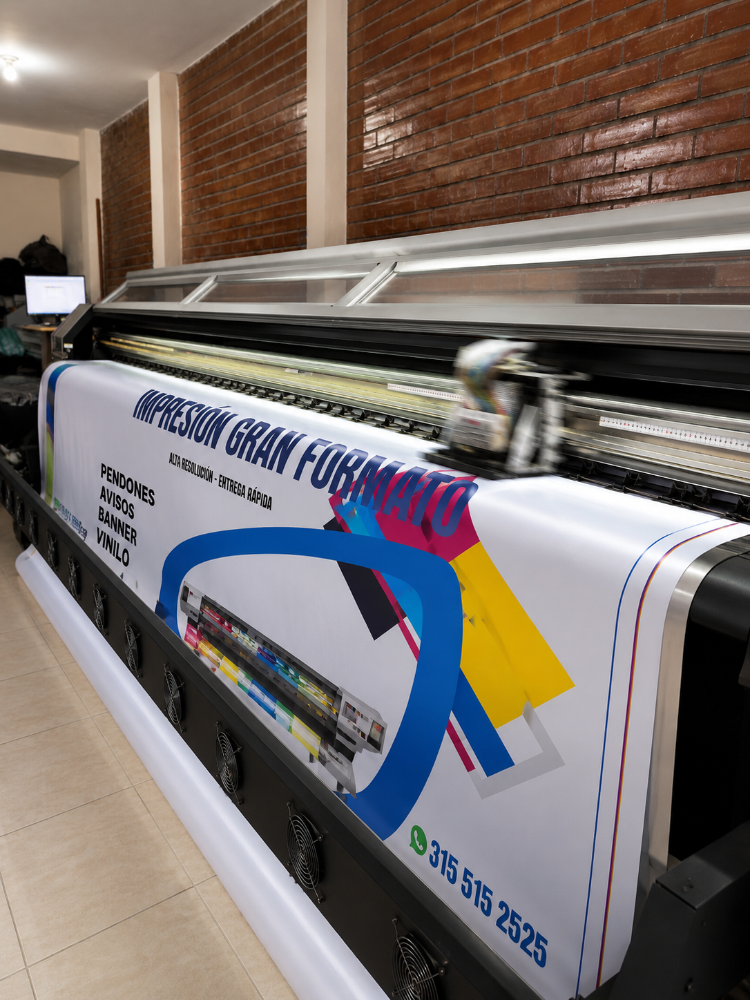Producción de banner gran formato con contacto de Publisual Print
